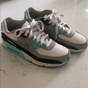 Kids Nike Air Max size 4